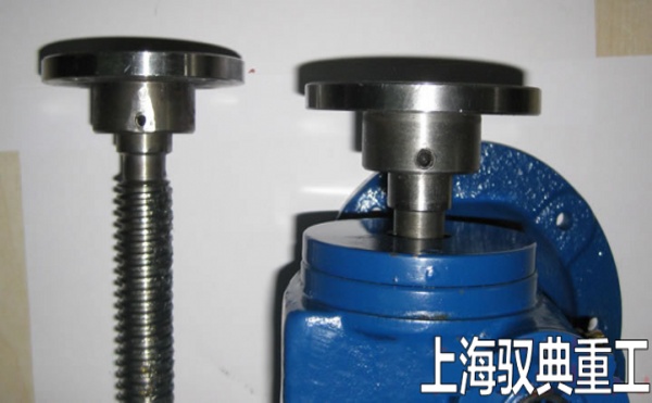 SWL絲桿升降機的頭部法蘭的可以旋轉(zhuǎn)嗎